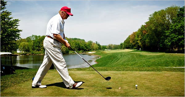 Kritik Terhadap Presiden Trump Ketika Bermain Golf6